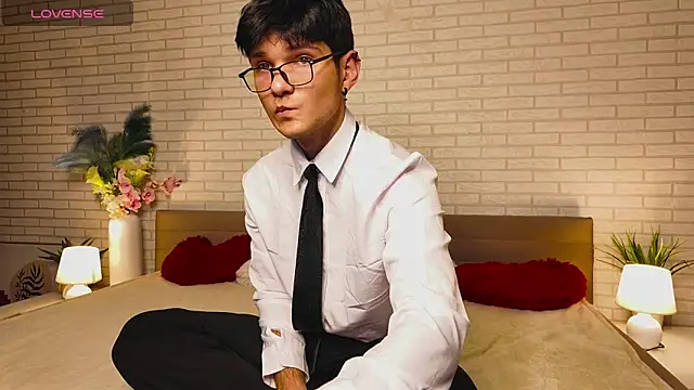 Snapshot of LiamRivers chatting on November 14, 2025, 2:10 pm LiamRivers online show from November 14, 2025, 2:10 pm