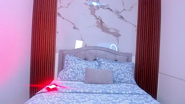 Snapshot of KaliBloom chatting on November 20, 2025, 7:25 pm KaliBloom online show from November 20, 2025, 7:25 pm