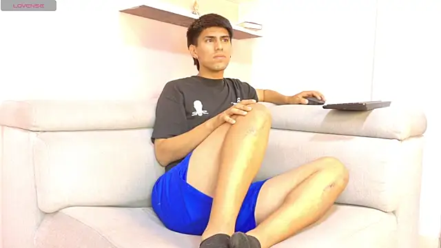 Snapshot of Lily_y_Finn chatting on December 4, 2025, 11:37 pm Lily y Finn online show from December 4, 2025, 11:37 pm