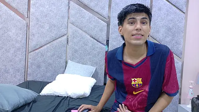 Snapshot of Lily_y_Finn chatting on November 25, 2025, 3:29 am Lily y Finn online show from November 25, 2025, 3:29 am