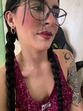 Snapshot of Cristal_Cerati_ chatting on December 15, 2025, 4:46 pm Cristal Cerati online show from December 15, 2025, 4:46 pm