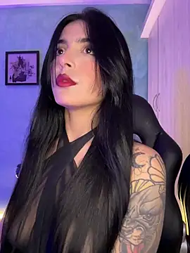 Snapshot of Cristal_Cerati_ chatting on December 18, 2025, 8:23 pm Cristal Cerati online show from December 18, 2025, 8:23 pm