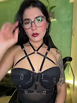 Snapshot of Cristal_Cerati_ chatting on December 16, 2025, 2:54 pm Cristal Cerati online show from December 16, 2025, 2:54 pm