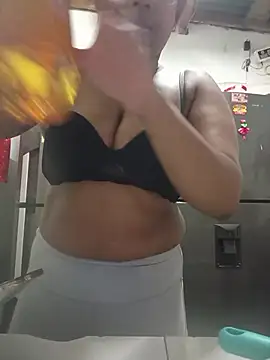 Snapshot of NayraMoon_ chatting on November 26, 2025, 2:22 am NayraMoon online show from November 26, 2025, 2:22 am