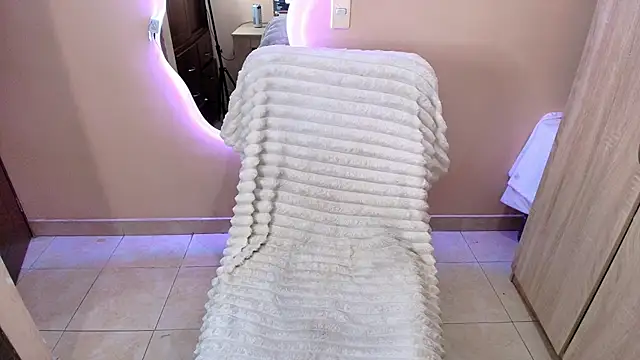 catte jensen online show from December 2, 2025, 4:25 am