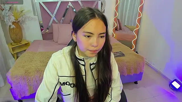 ISABELA TAY online show from November 26, 2025, 11:43 am