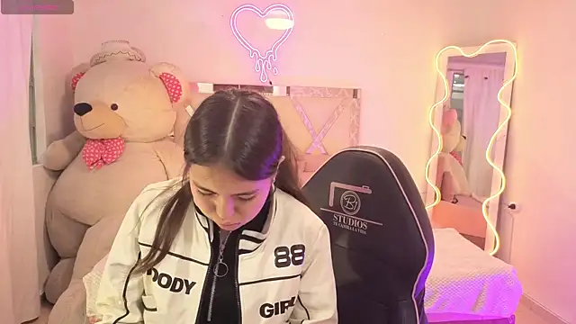 ISABELA TAY online show from January 7, 2026, 11:48 am