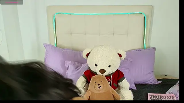 Daphne Hills online show from March 15, 2026, 6:48 pm