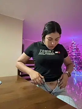 Snapshot of Anna_Bitch_Disgusting chatting on November 18, 2025, 3:43 am Anna Bitch Disgusting online show from November 18, 2025, 3:43 am