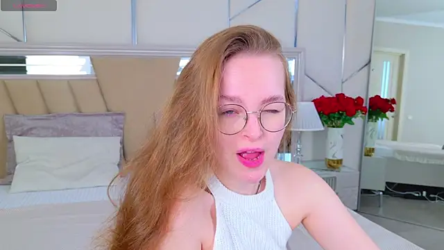 Snapshot of MadisonSmitt chatting on April 15, 2026, 5:02 am MadisonSmitt online show from April 15, 2026, 5:02 am