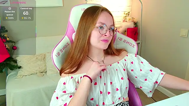 Snapshot of MadisonSmitt chatting on December 3, 2025, 5:08 am MadisonSmitt online show from December 3, 2025, 5:08 am