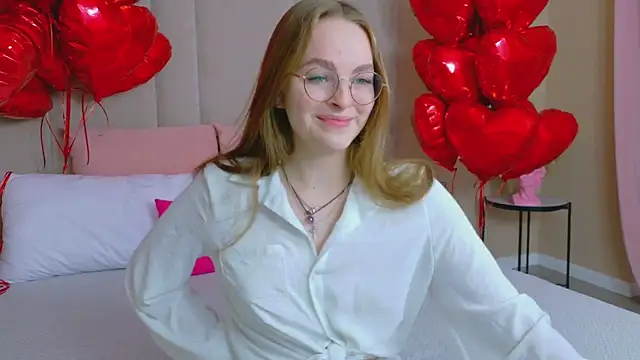 Snapshot of MadisonSmitt chatting on February 16, 2026, 5:17 am MadisonSmitt online show from February 16, 2026, 5:17 am