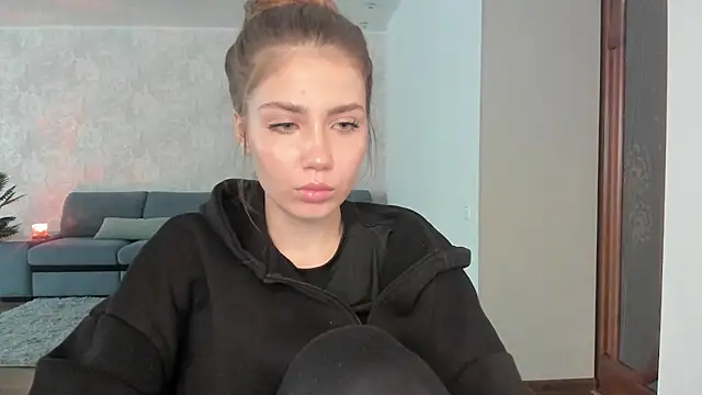 Snapshot of Aurora_Glow21 chatting on April 7, 2026, 12:29 pm Aurora Glow21 online show from April 7, 2026, 12:29 pm