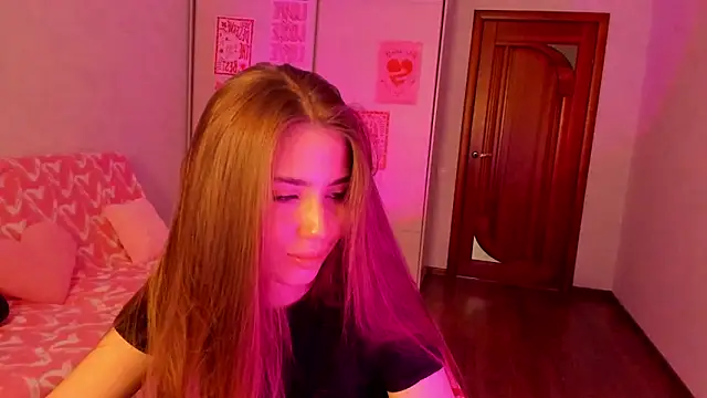Snapshot of Aurora_Glow21 chatting on May 2, 2026, 12:21 pm Aurora Glow21 online show from May 2, 2026, 12:21 pm