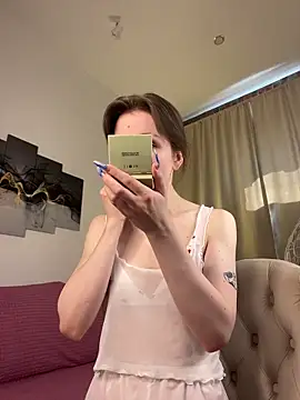 Snapshot of Shy_Vivi chatting on June 14, 2026, 1:23 pm Shy Vivi online show from June 14, 2026, 1:23 pm