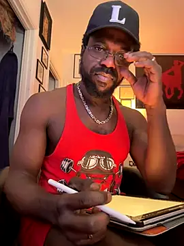 Snapshot of SirDaddylicious chatting on November 12, 2025, 9:18 pm SirDaddylicious online show from November 12, 2025, 9:18 pm