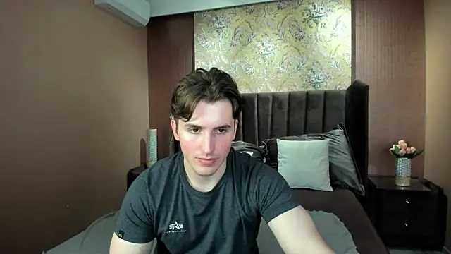 Snapshot of MarkYeti chatting on November 14, 2025, 9:24 am MarkYeti online show from November 14, 2025, 9:24 am