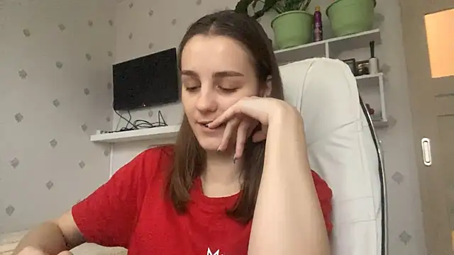 Snapshot of SweetieKatie chatting on December 17, 2025, 10:31 am SweetieKatie online show from December 17, 2025, 10:31 am