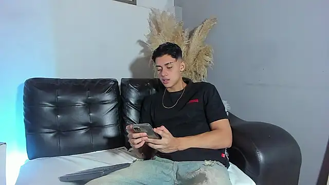 ZeusBrant online show from March 14, 2026, 2:01 pm