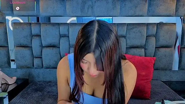 Snapshot of IssaJones_ chatting on February 17, 2026, 7:55 pm IssaJones online show from February 17, 2026, 7:55 pm