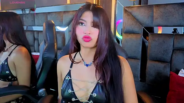 Snapshot of IssaJones_ chatting on February 28, 2026, 8:52 pm IssaJones online show from February 28, 2026, 8:52 pm