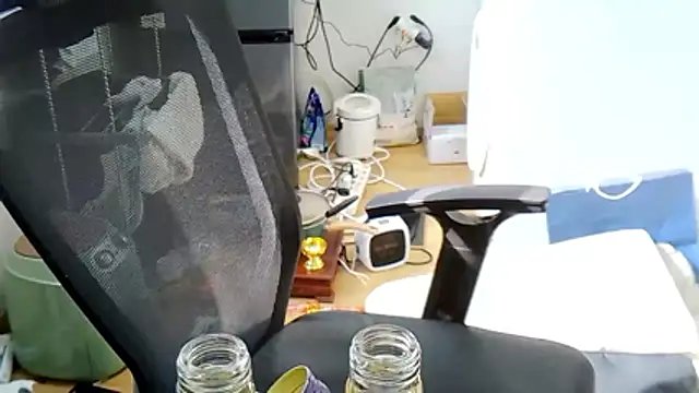 Snapshot of nbvmmbr chatting on April 3, 2026, 6:20 am nbvmmbr online show from April 3, 2026, 6:20 am