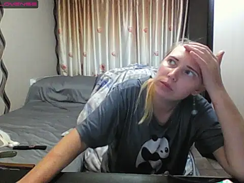 Snapshot of JenniDeep chatting on June 13, 2026, 2:59 pm JenniDeep online show from June 13, 2026, 2:59 pm