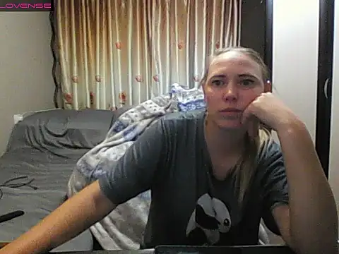 Snapshot of JenniDeep chatting on June 11, 2026, 4:26 pm JenniDeep online show from June 11, 2026, 4:26 pm