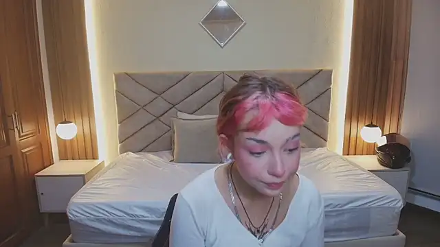 Snapshot of Laracooper_ chatting on February 21, 2026, 7:38 pm Laracooper online show from February 21, 2026, 7:38 pm