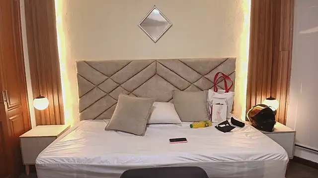 Snapshot of Laracooper_ chatting on February 27, 2026, 7:14 pm Laracooper online show from February 27, 2026, 7:14 pm