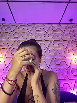 MelanyyJhonson15 online show from July 16, 2026, 9:23 pm