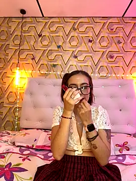 MelanyyJhonson15 online show from November 28, 2025, 11:05 pm