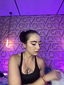 MelanyyJhonson15 online show from June 19, 2026, 8:25 pm