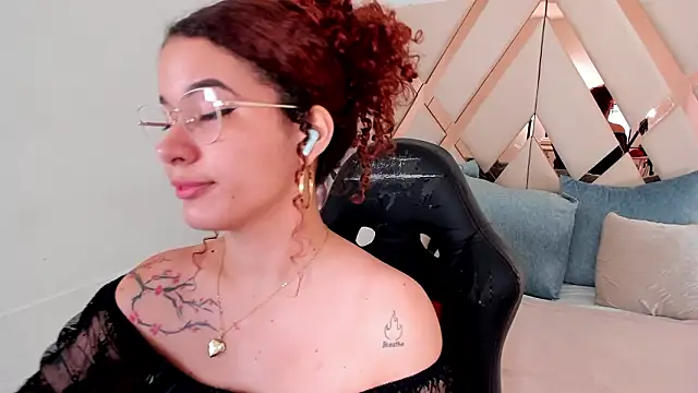 avrilwaynee online show from February 13, 2026, 11:54 am