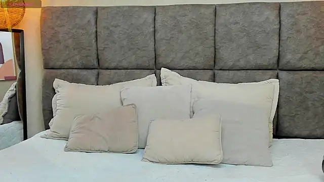 Snapshot of Dulce_emi chatting on November 17, 2025, 12:09 pm Dulce emi online show from November 17, 2025, 12:09 pm