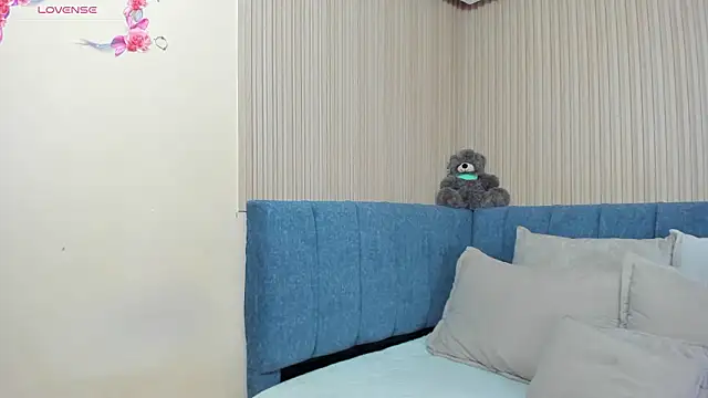 Snapshot of Dulce_emi chatting on February 14, 2026, 12:27 pm Dulce emi online show from February 14, 2026, 12:27 pm