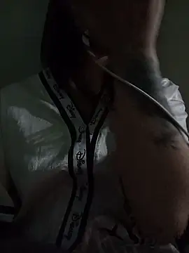 Snapshot of Lynk2x chatting on December 4, 2025, 2:21 am Lynk2x online show from December 4, 2025, 2:21 am