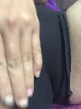 Anh-cute online show from November 18, 2025, 1:32 am