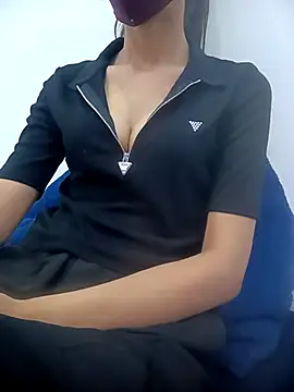 Snapshot of Sanaya_00 chatting on December 17, 2025, 6:18 am Sanaya 00 online show from December 17, 2025, 6:18 am