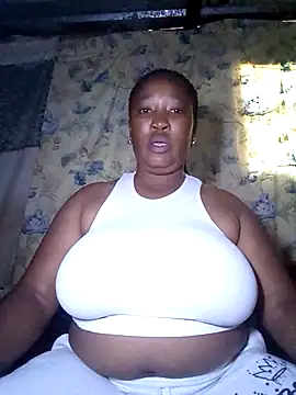 MissMoyo online show from November 18, 2025, 3:04 pm