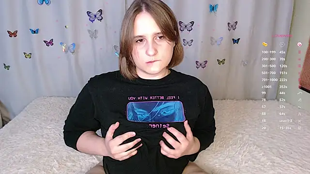 Snapshot of LightNea chatting on November 17, 2025, 1:15 pm LightNea online show from November 17, 2025, 1:15 pm