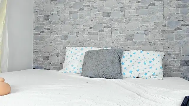 jadelanne online show from December 14, 2025, 2:18 am