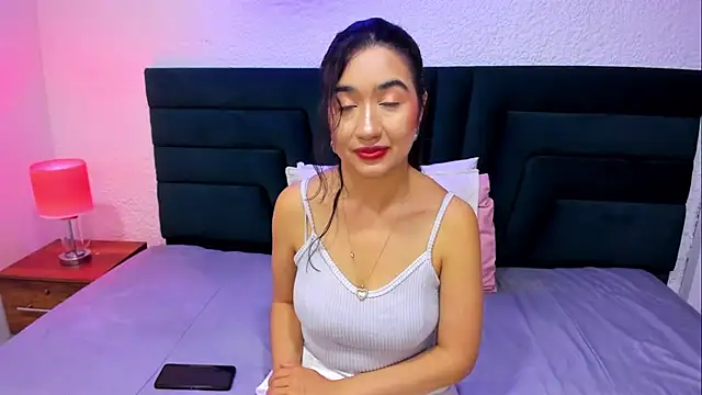 Snapshot of VictoriaRouge_ chatting on May 18, 2026, 8:24 pm VictoriaRouge online show from May 18, 2026, 8:24 pm