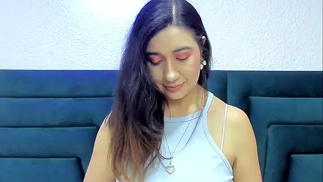 Snapshot of VictoriaRouge_ chatting on May 5, 2026, 8:34 pm VictoriaRouge online show from May 5, 2026, 8:34 pm