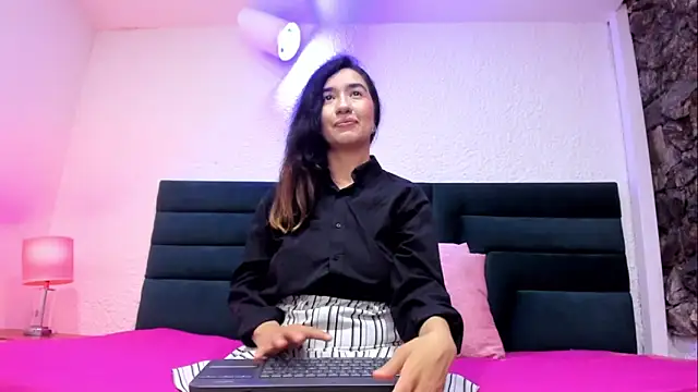 Snapshot of VictoriaRouge_ chatting on May 30, 2026, 8:25 pm VictoriaRouge online show from May 30, 2026, 8:25 pm