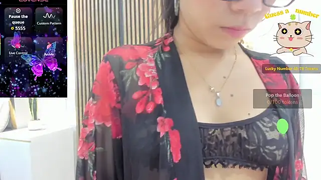 Snapshot of roxyflame_ chatting on April 26, 2026, 11:29 am roxyflame online show from April 26, 2026, 11:29 am