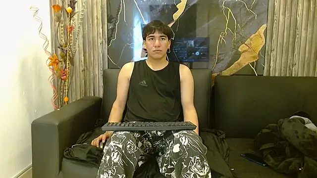 Tommy160920 online show from November 14, 2025, 1:37 pm