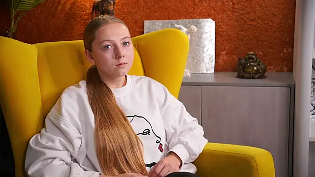 Snapshot of ShirlRago chatting on November 15, 2025, 12:53 pm ShirlRago online show from November 15, 2025, 12:53 pm