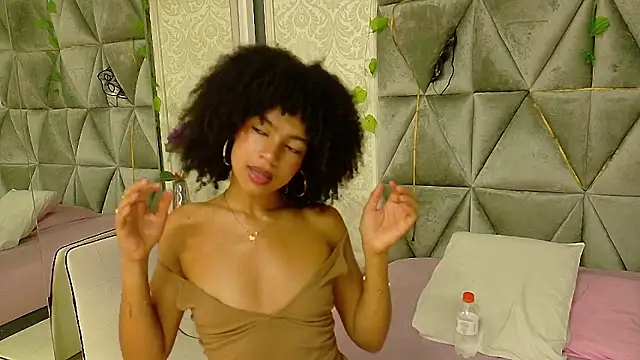 Miaa Grace  online show from March 10, 2026, 1:04 pm