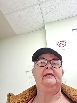 TiguhguhrsRose online show from December 1, 2025, 12:55 am